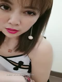 30岁风情-巨乳依萍❤：奶是被你摸大的吗，烟熏妆诱人，阴毛浓密，这么骚的娇喘呻吟你能忍住不撸么？第01集