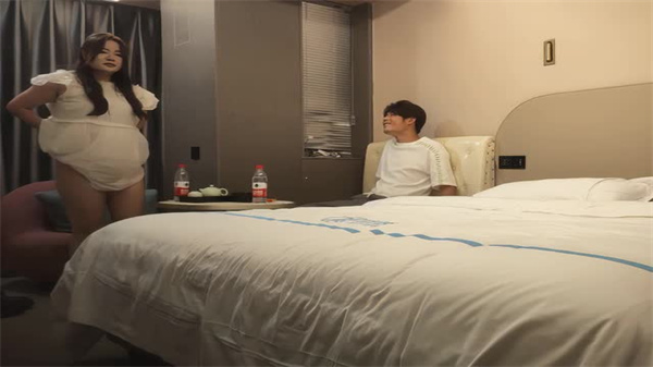 日久生情大奶D罩杯骚货穿女仆装