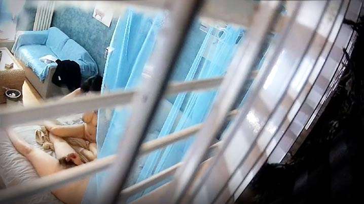 酒店监控泄密！饥渴男友猴急扒光清纯女友，猛操骚穴狂射几炮，全程偷拍流出！